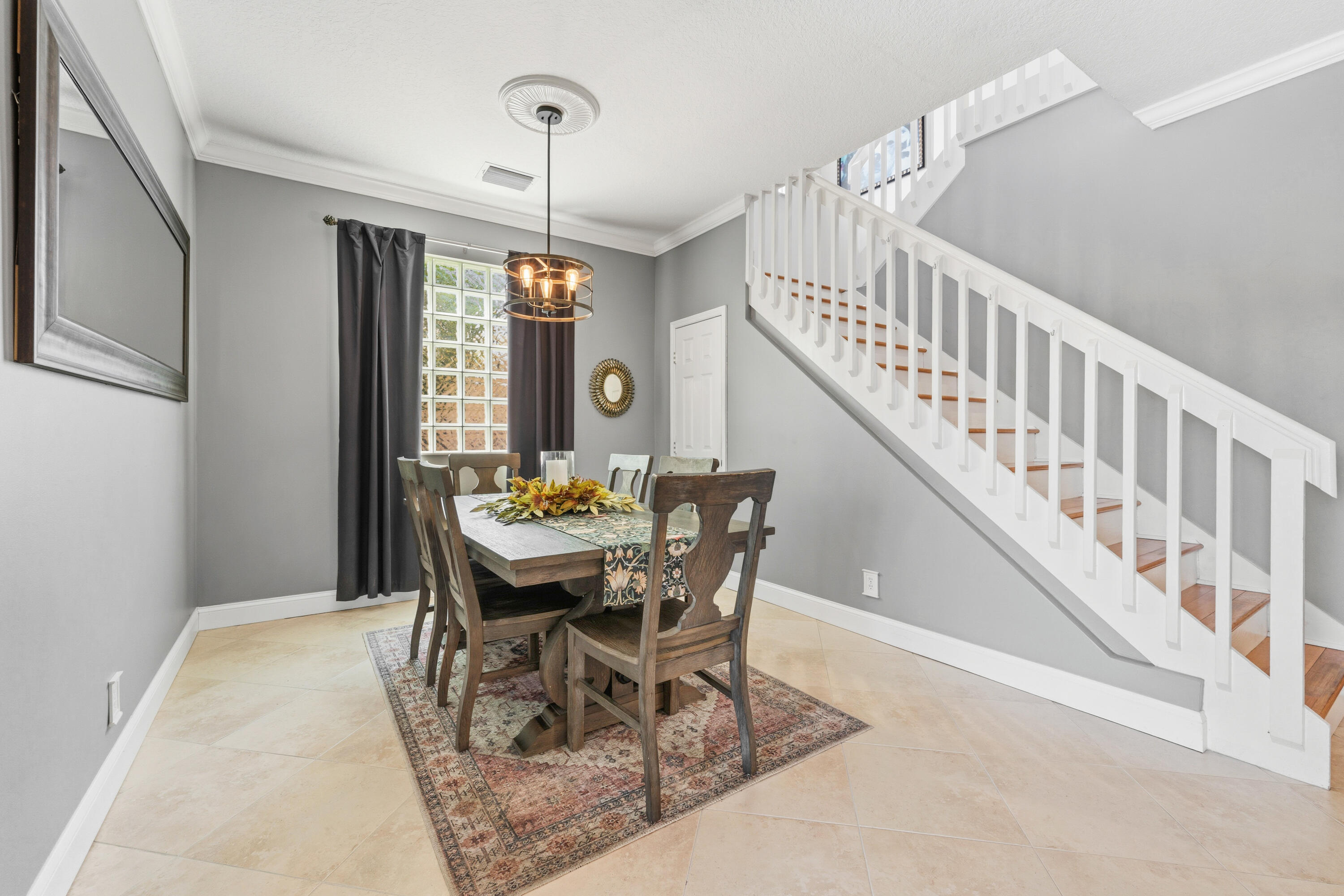7960 La Rose Court