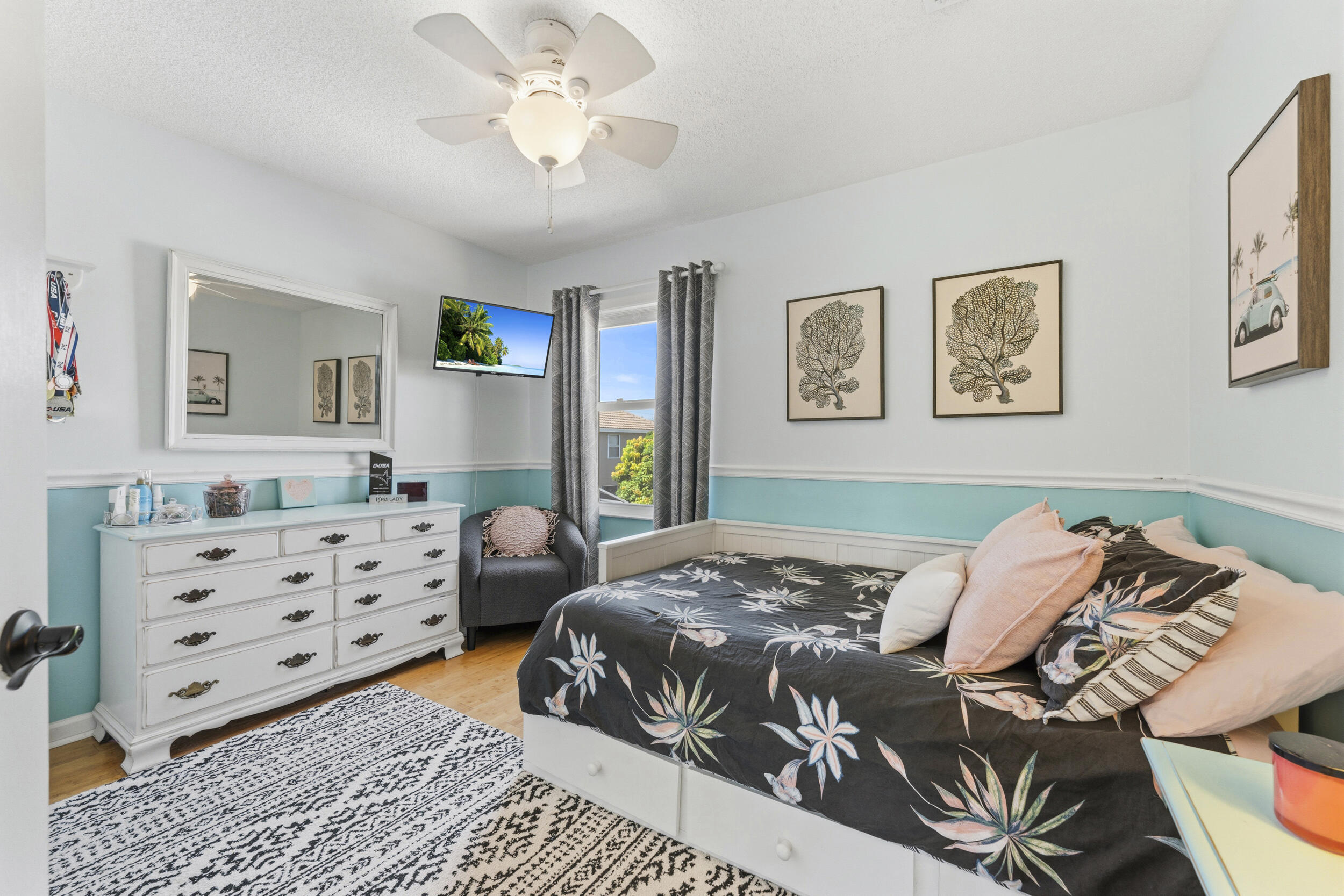 7960 La Rose Court