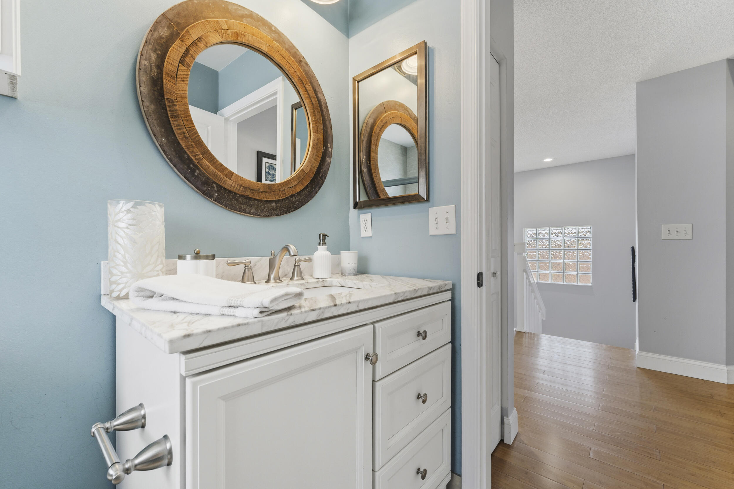 7960 La Rose Court