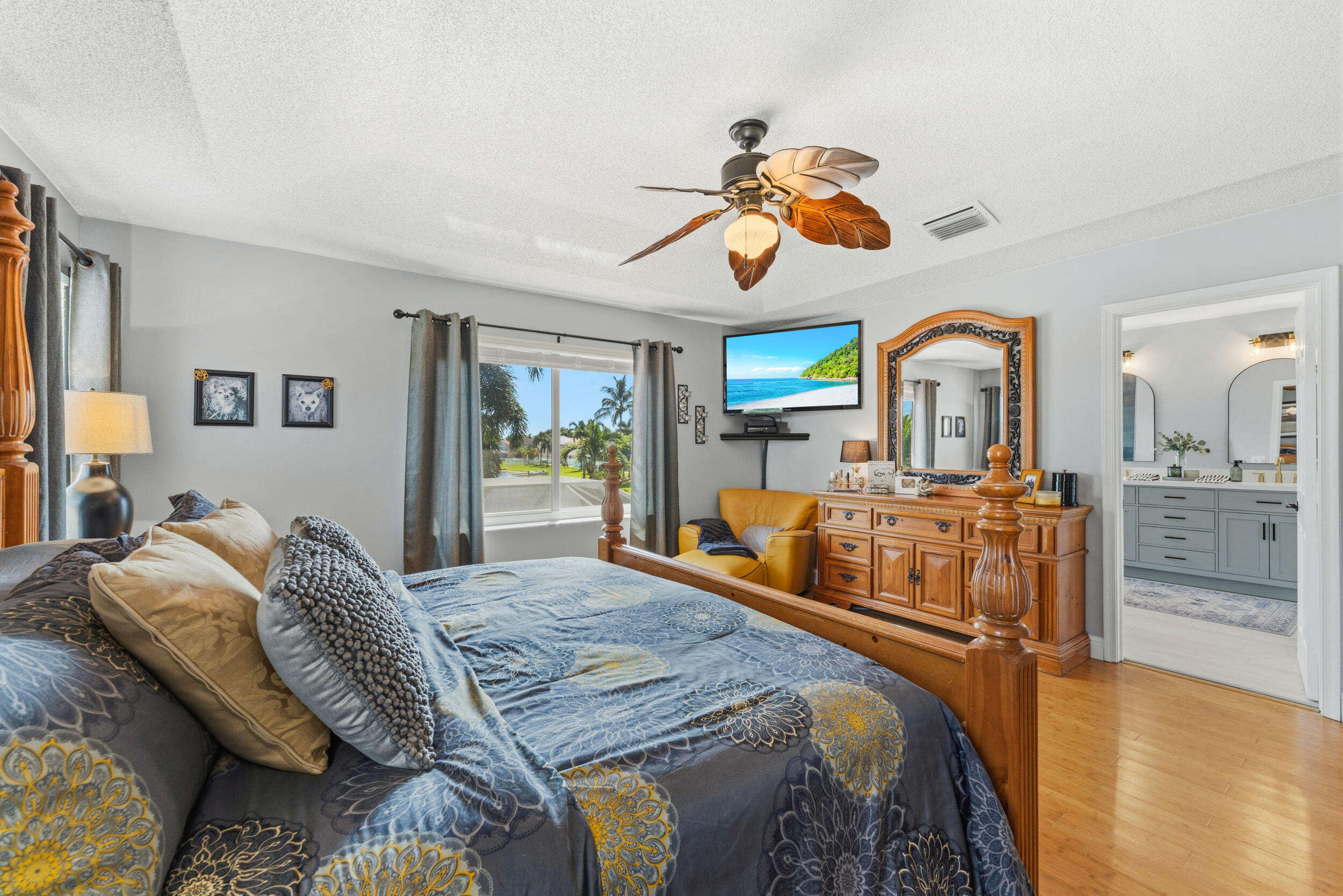 7960 La Rose Court
