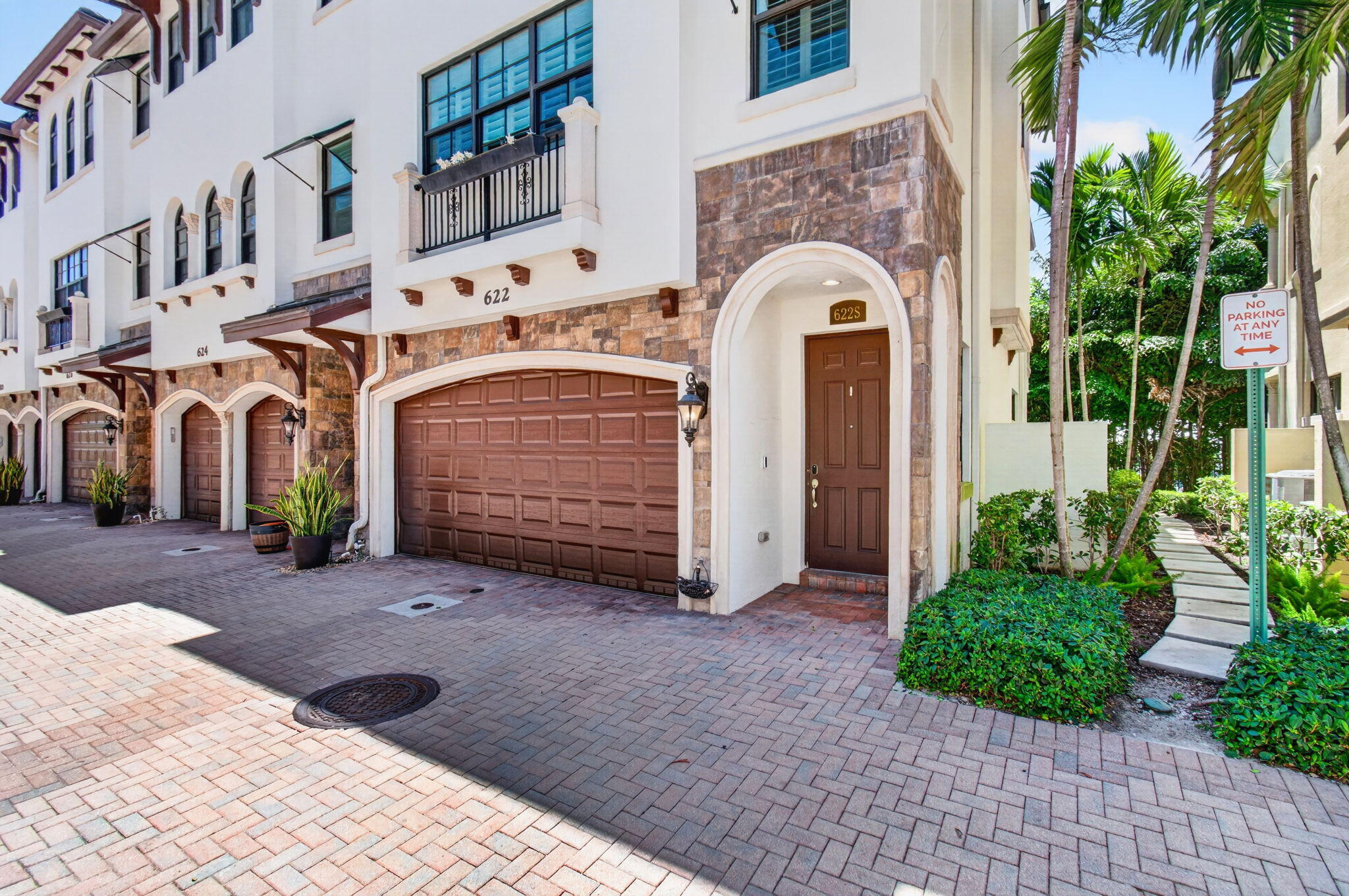 622 Windward Circle S