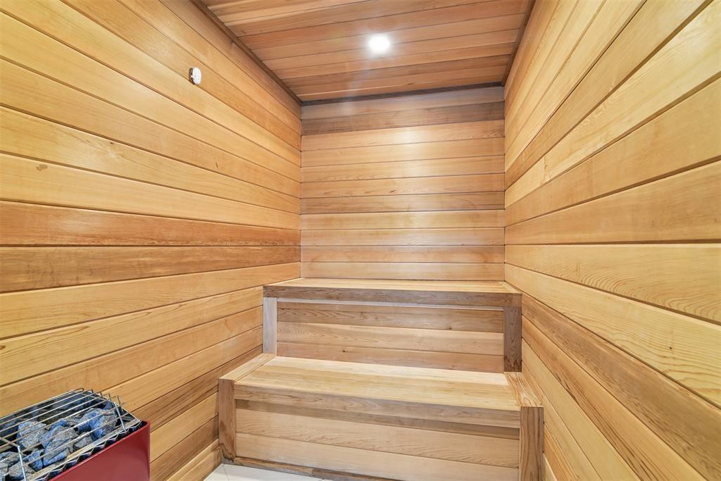 319 S Riverside Drive