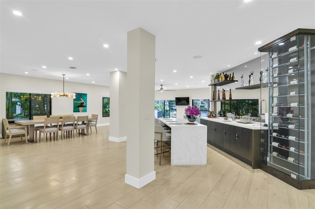 319 S Riverside Drive