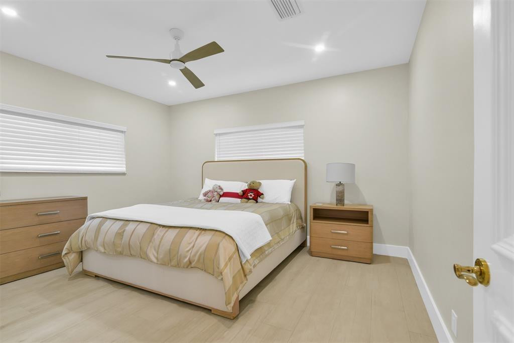 319 S Riverside Drive