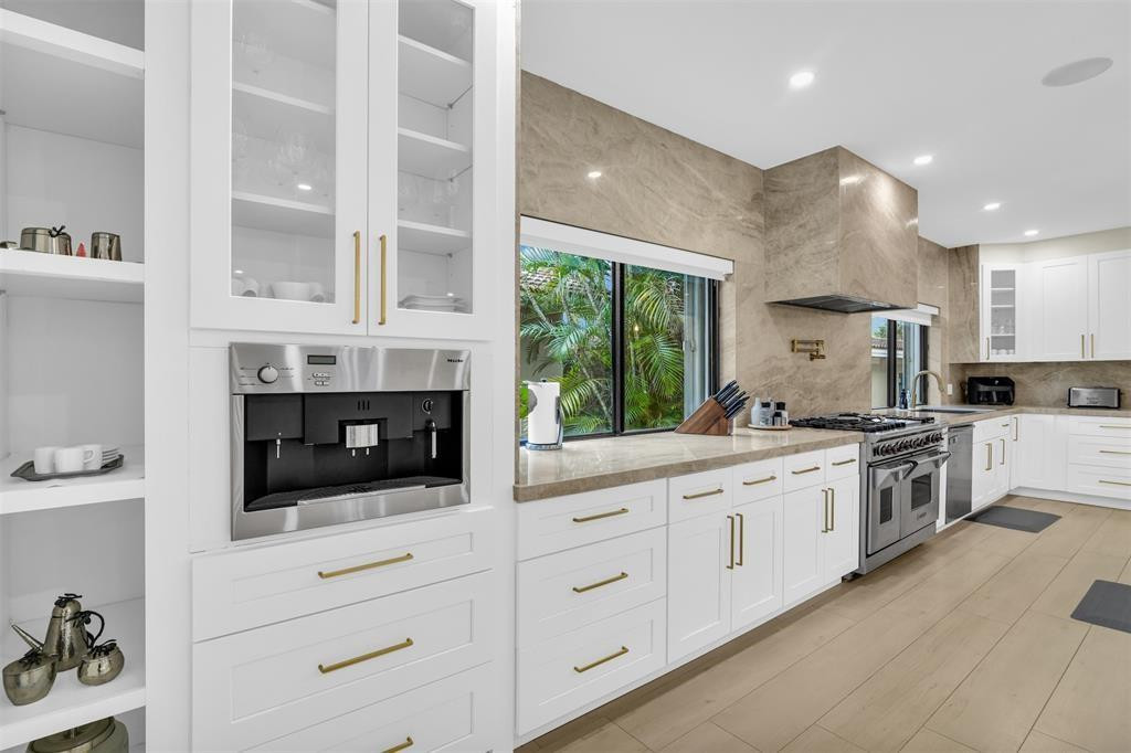 319 S Riverside Drive