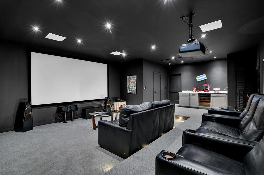 319 S Riverside Drive