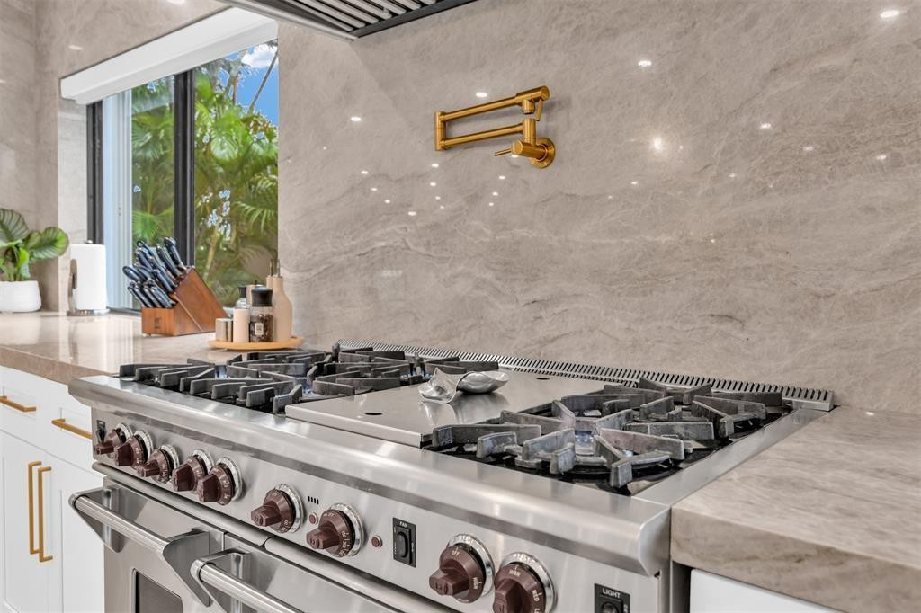 319 S Riverside Drive