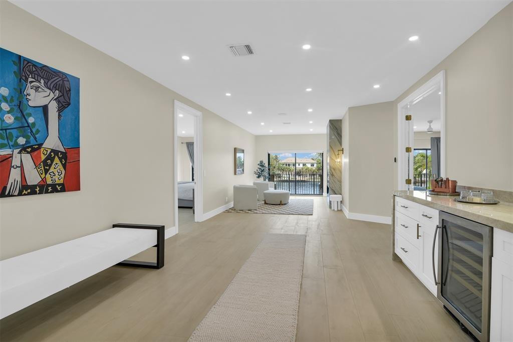 319 S Riverside Drive