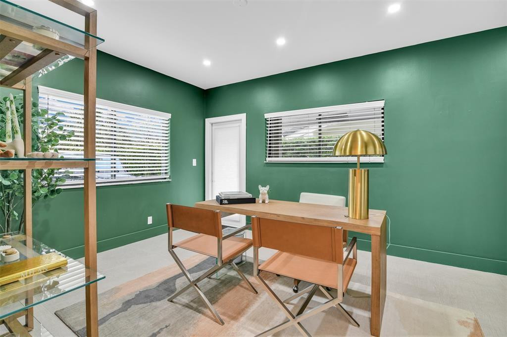 319 S Riverside Drive