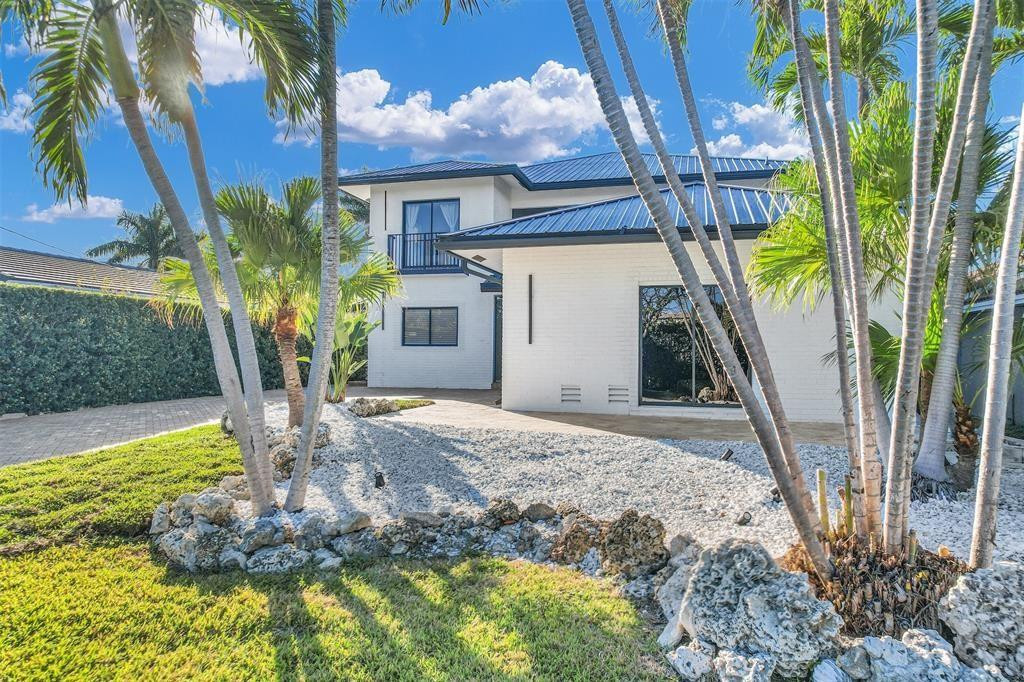 319 S Riverside Drive