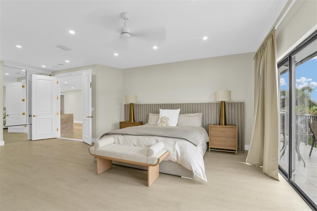 319 S Riverside Drive