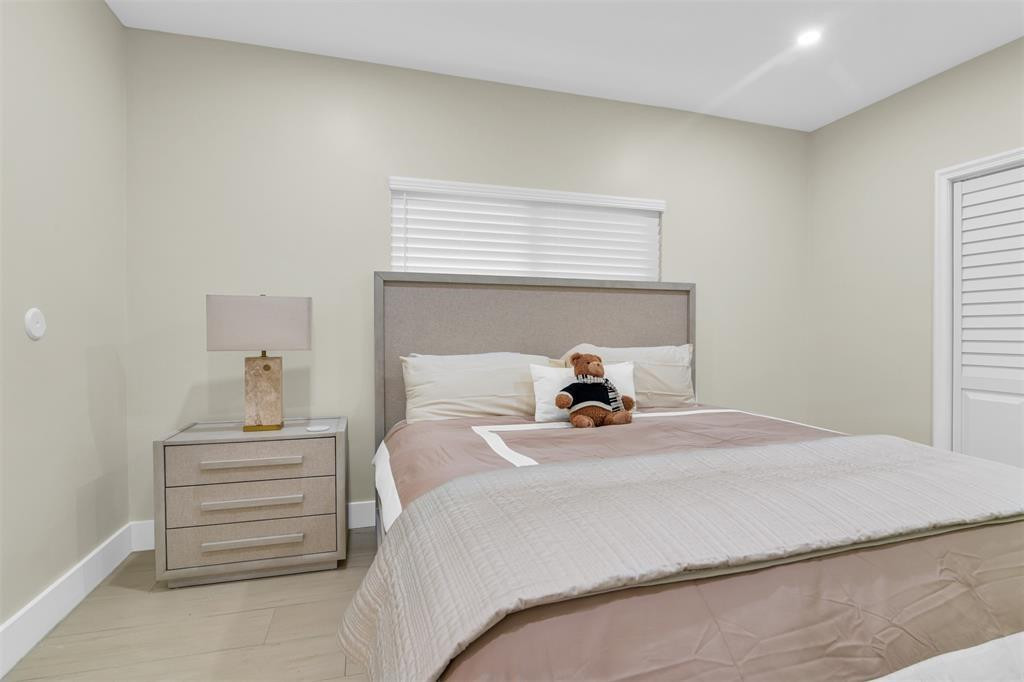 319 S Riverside Drive