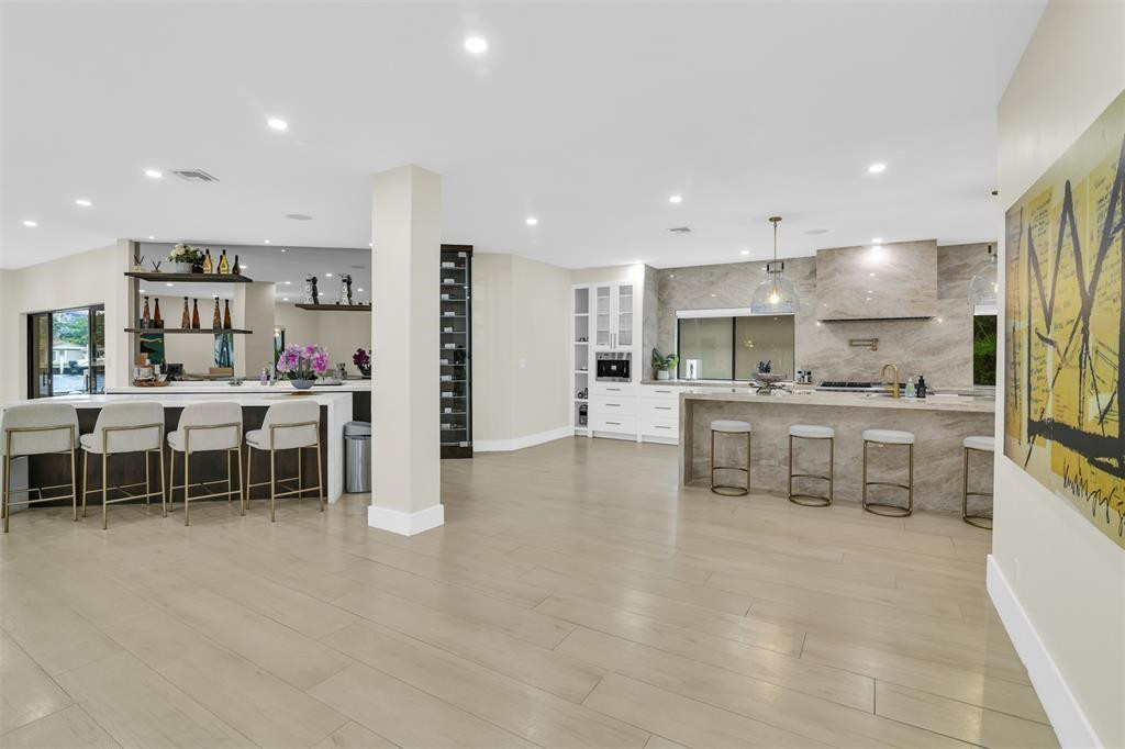 319 S Riverside Drive