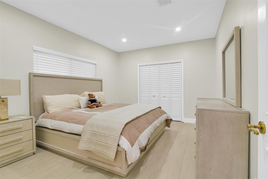 319 S Riverside Drive