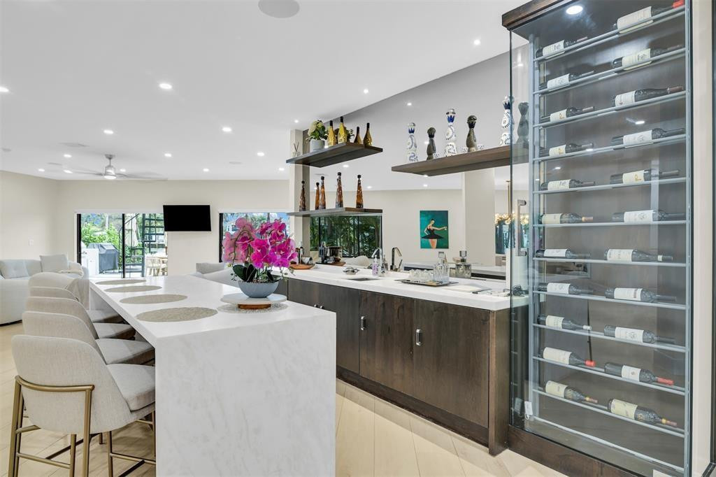 319 S Riverside Drive