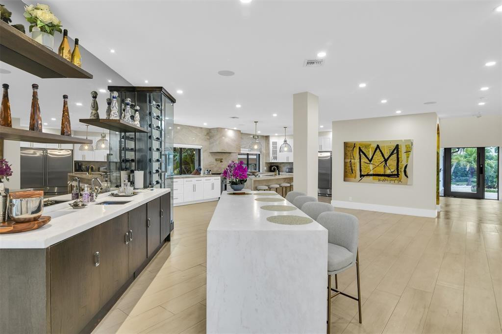 319 S Riverside Drive