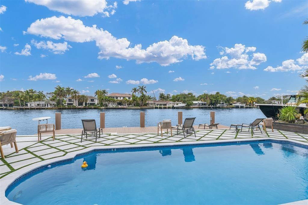 319 S Riverside Drive