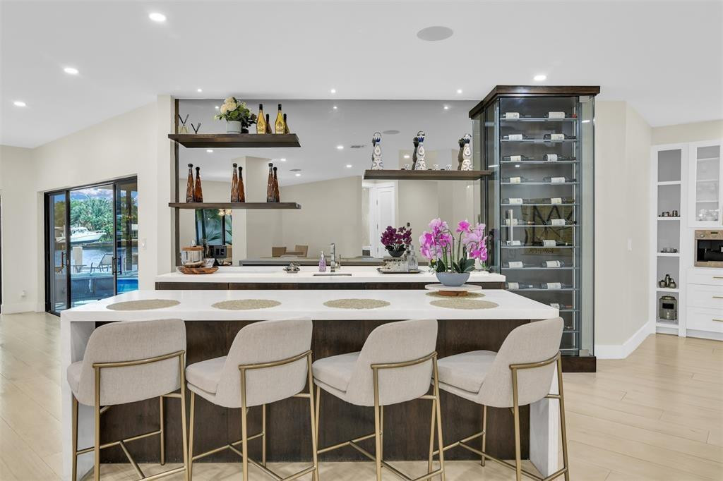 319 S Riverside Drive