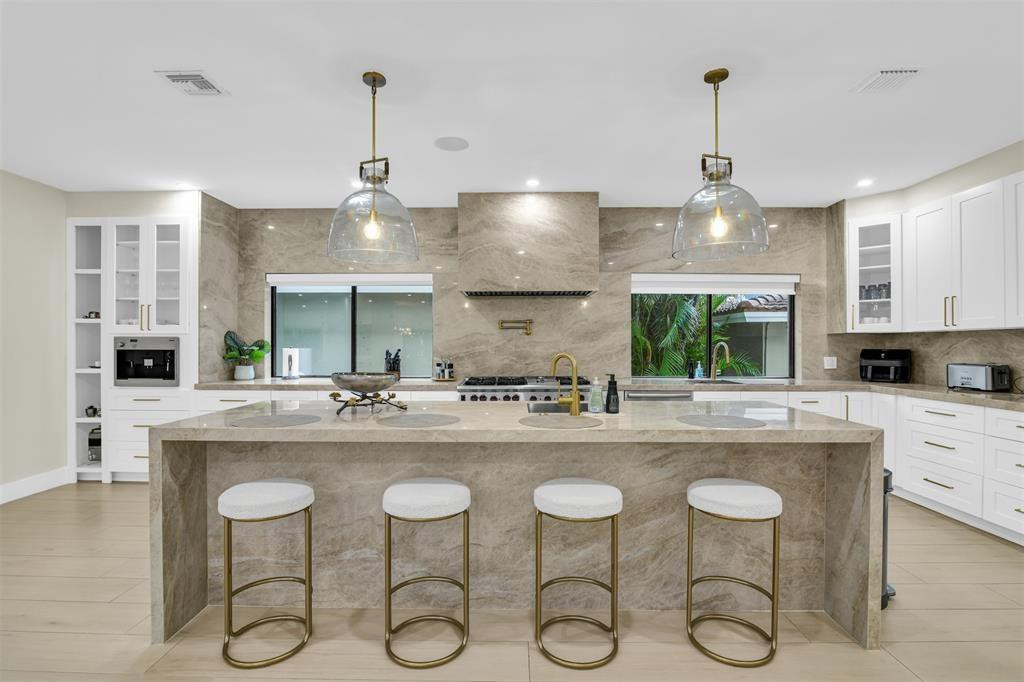 319 S Riverside Drive