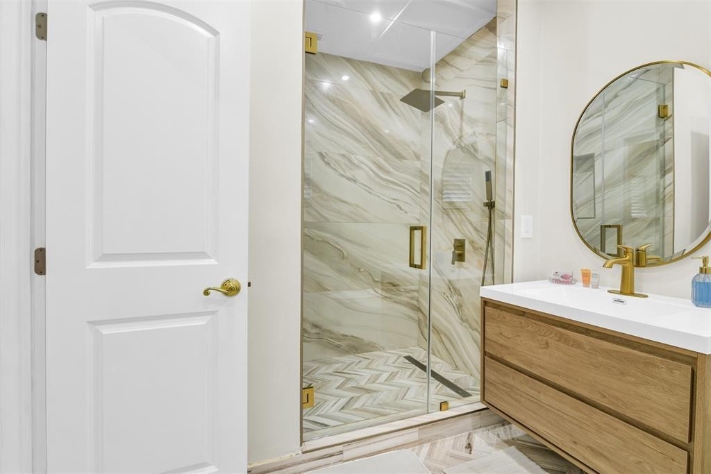 319 S Riverside Drive