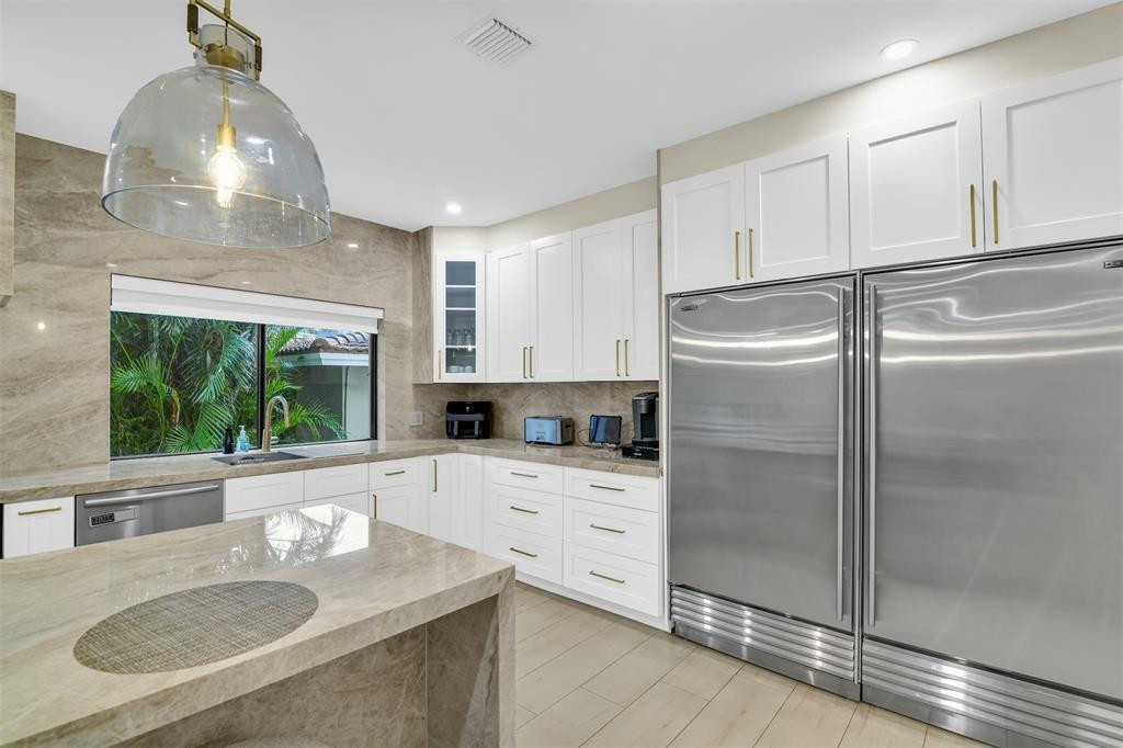 319 S Riverside Drive