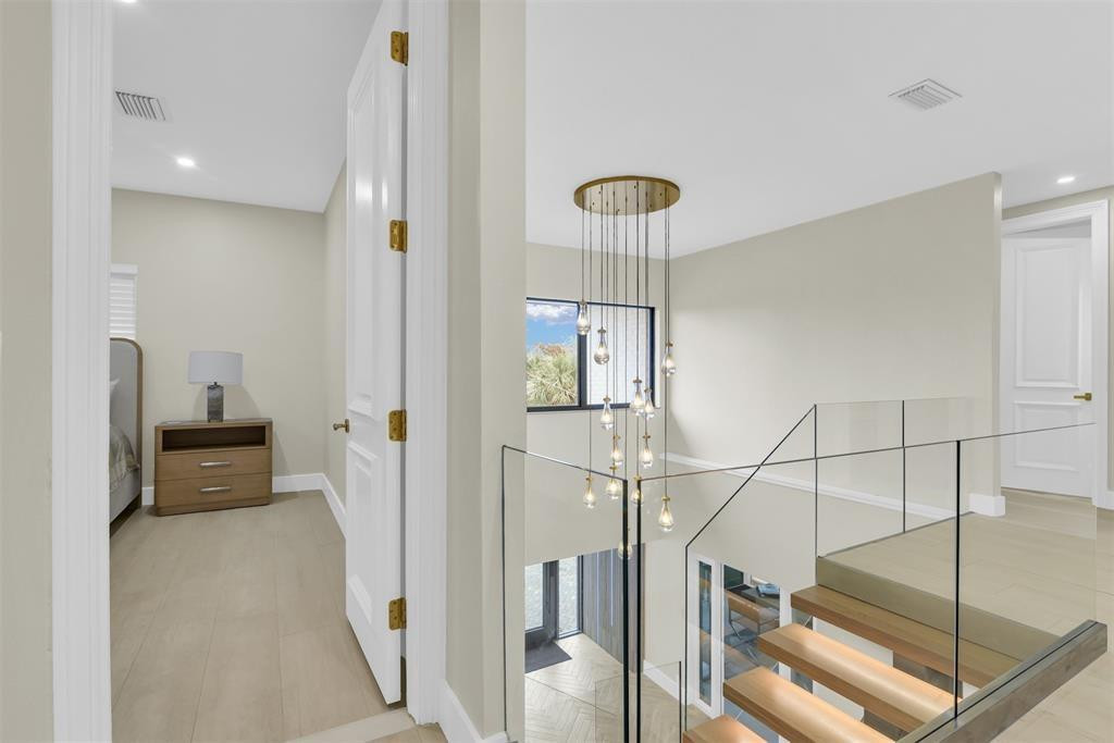 319 S Riverside Drive