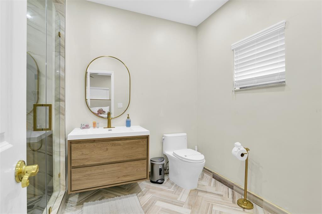 319 S Riverside Drive