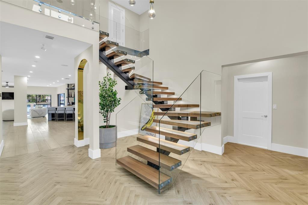 319 S Riverside Drive