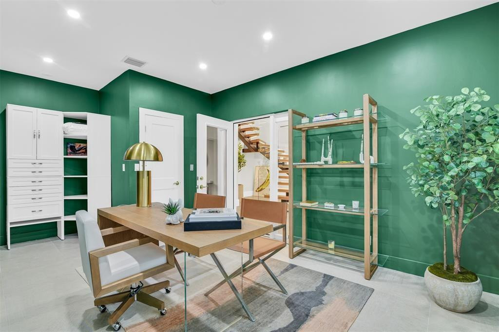 319 S Riverside Drive