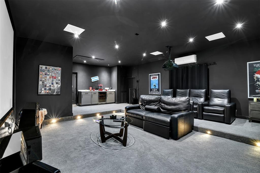 319 S Riverside Drive