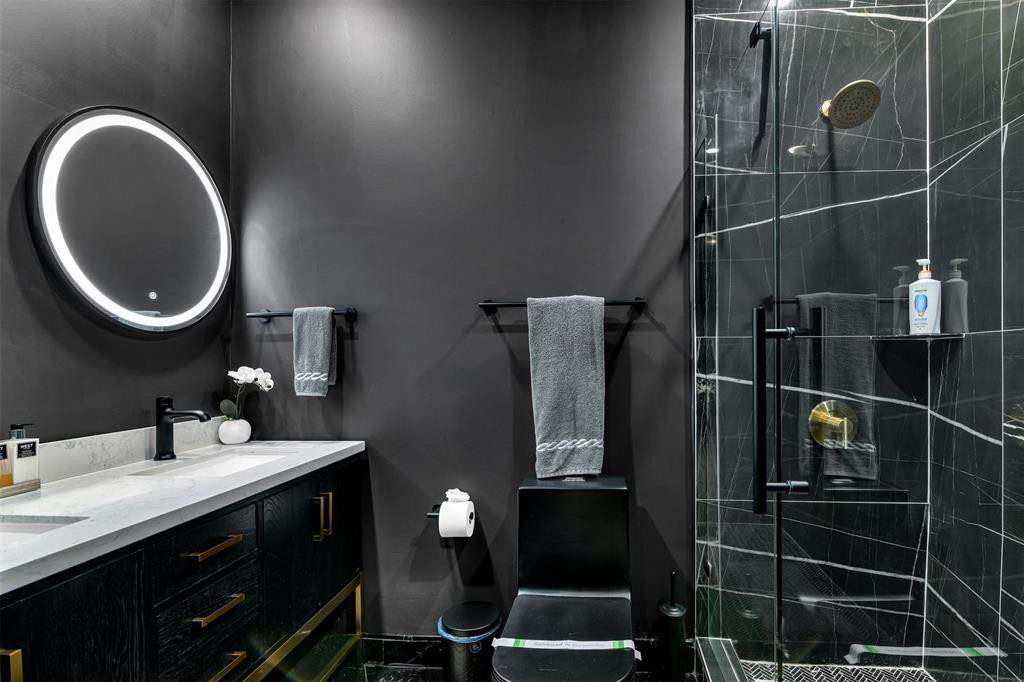 319 S Riverside Drive