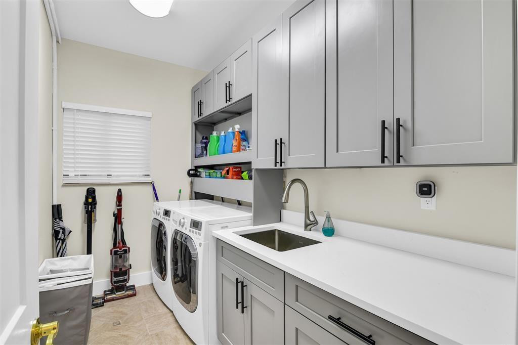 319 S Riverside Drive