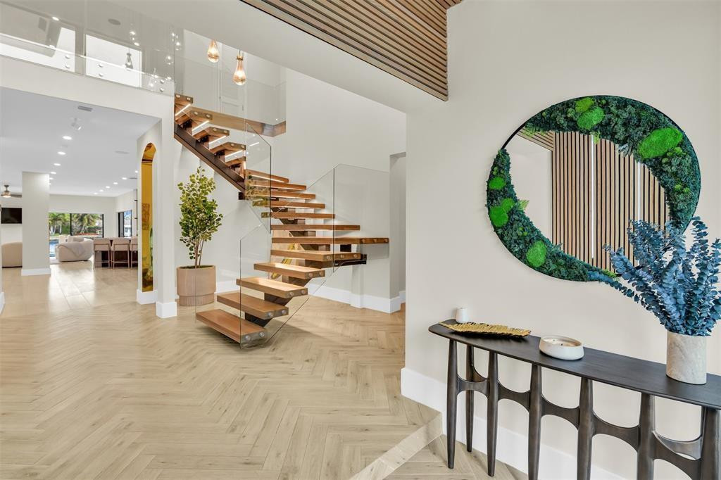 319 S Riverside Drive