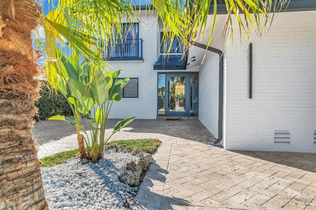 319 S Riverside Drive