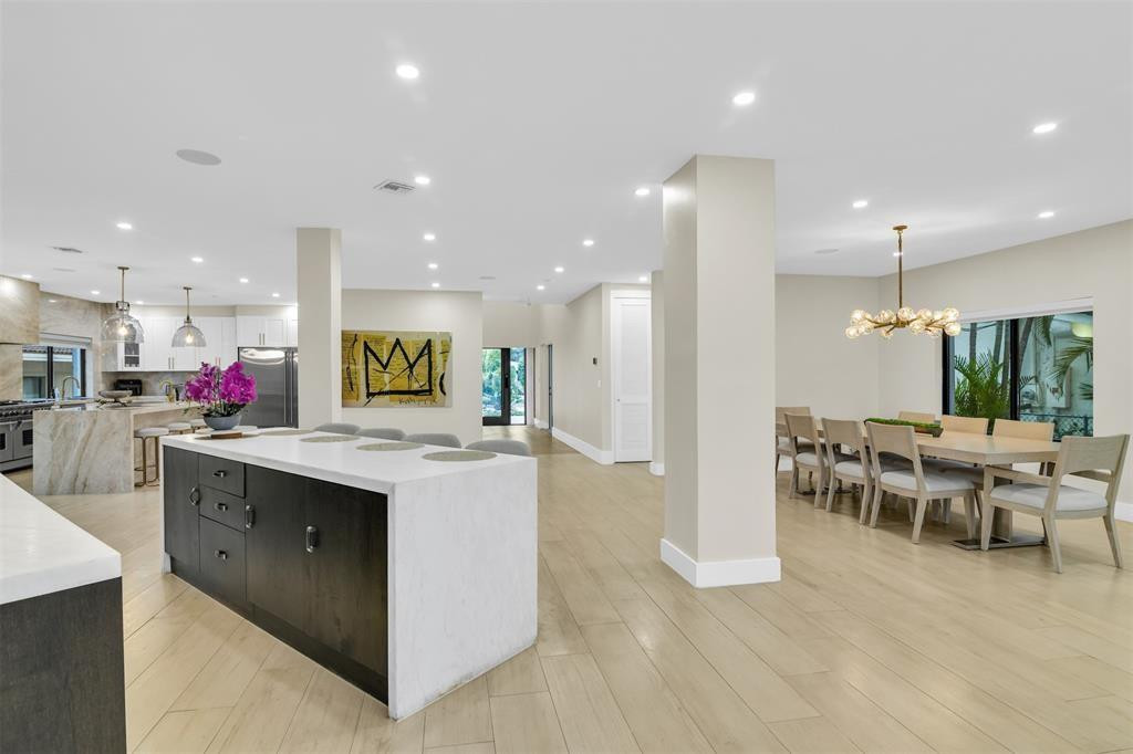 319 S Riverside Drive