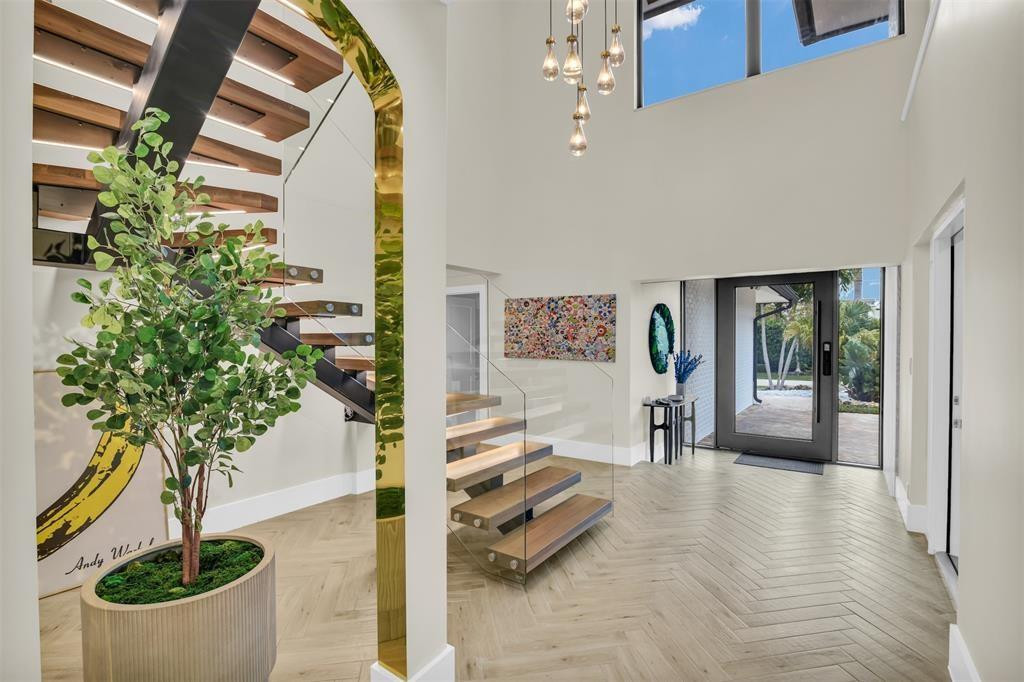 319 S Riverside Drive