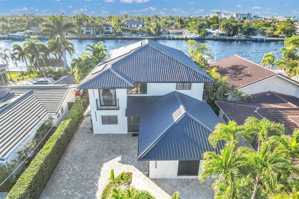 319 S Riverside Drive