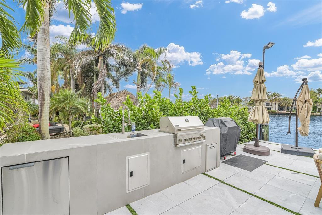 319 S Riverside Drive