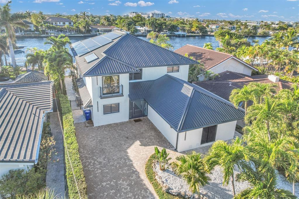 319 S Riverside Drive