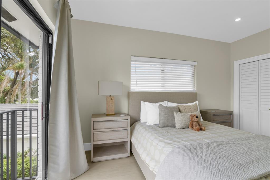 319 S Riverside Drive