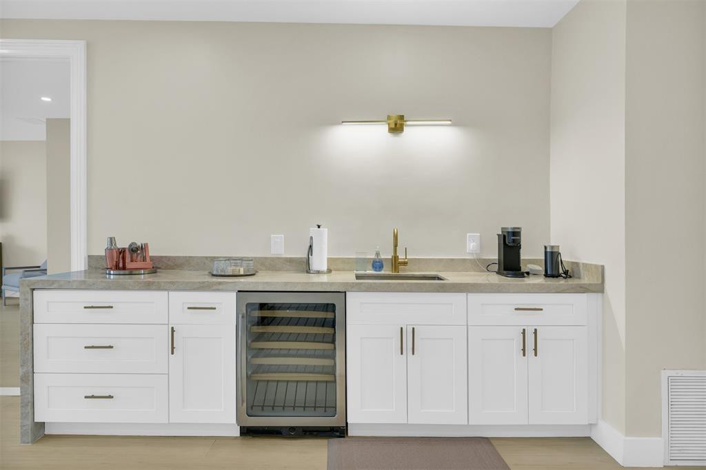 319 S Riverside Drive