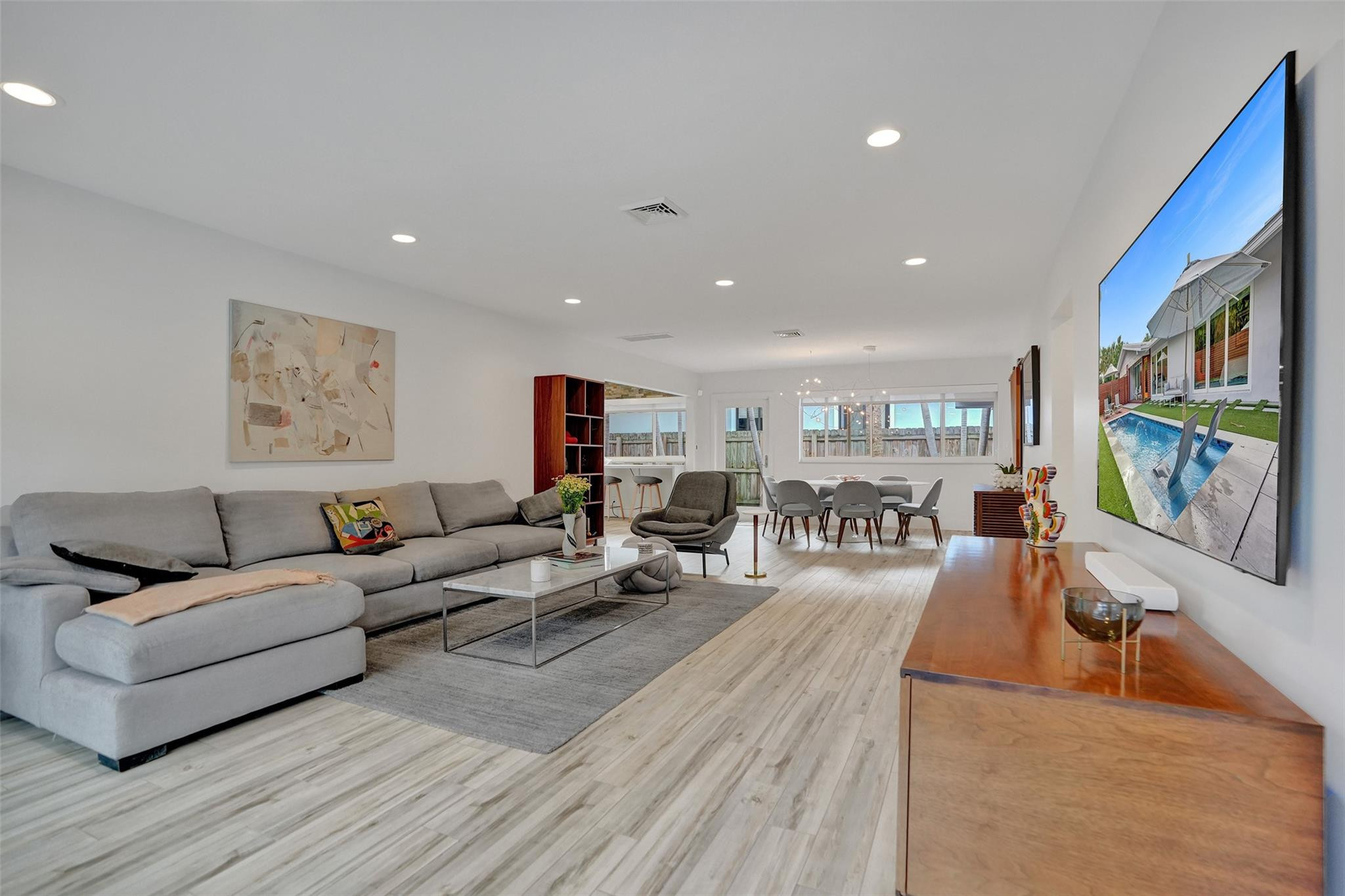 2111 N Ocean Boulevard