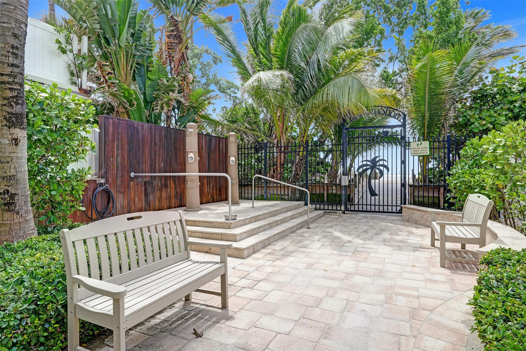 2111 N Ocean Boulevard