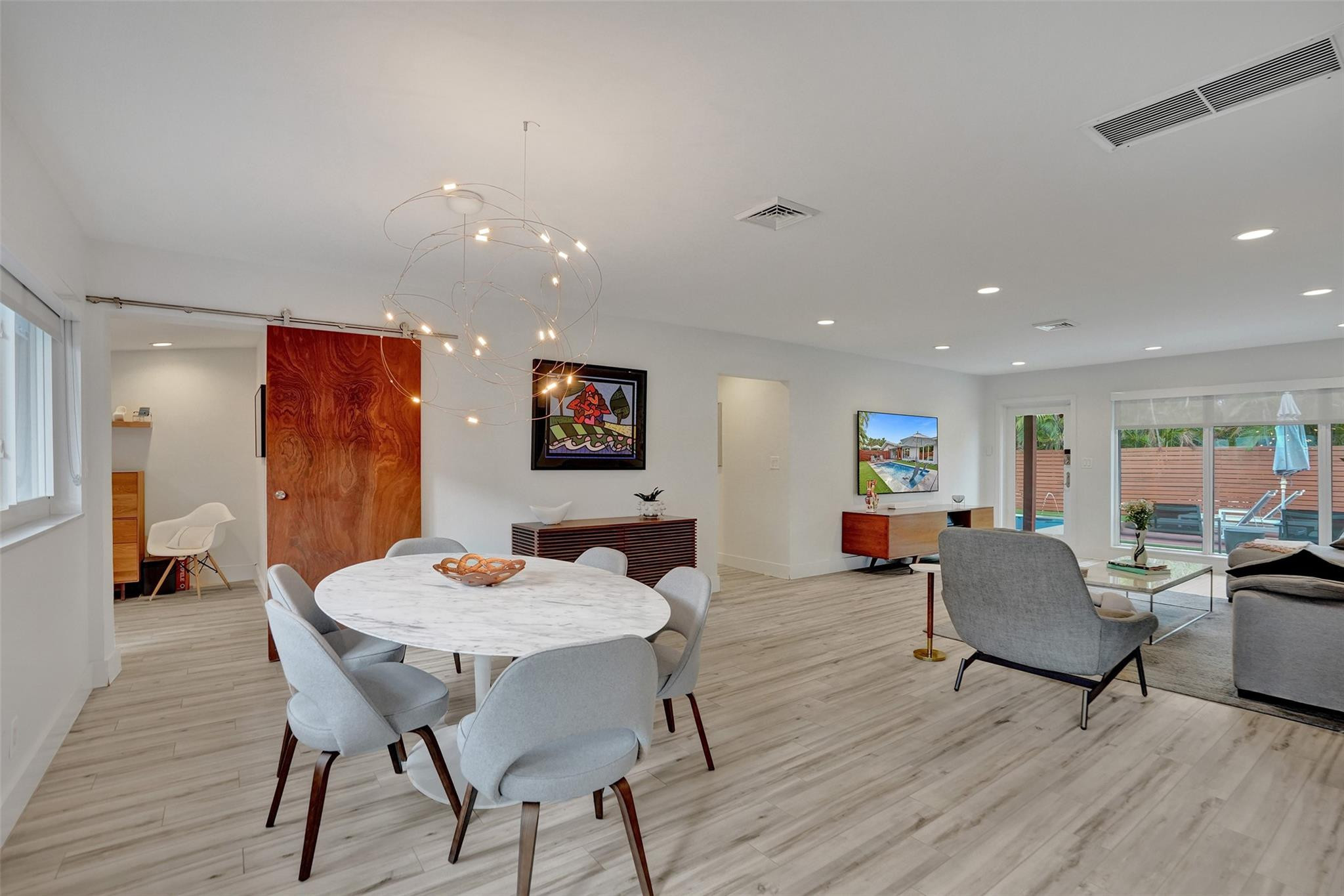 2111 N Ocean Boulevard