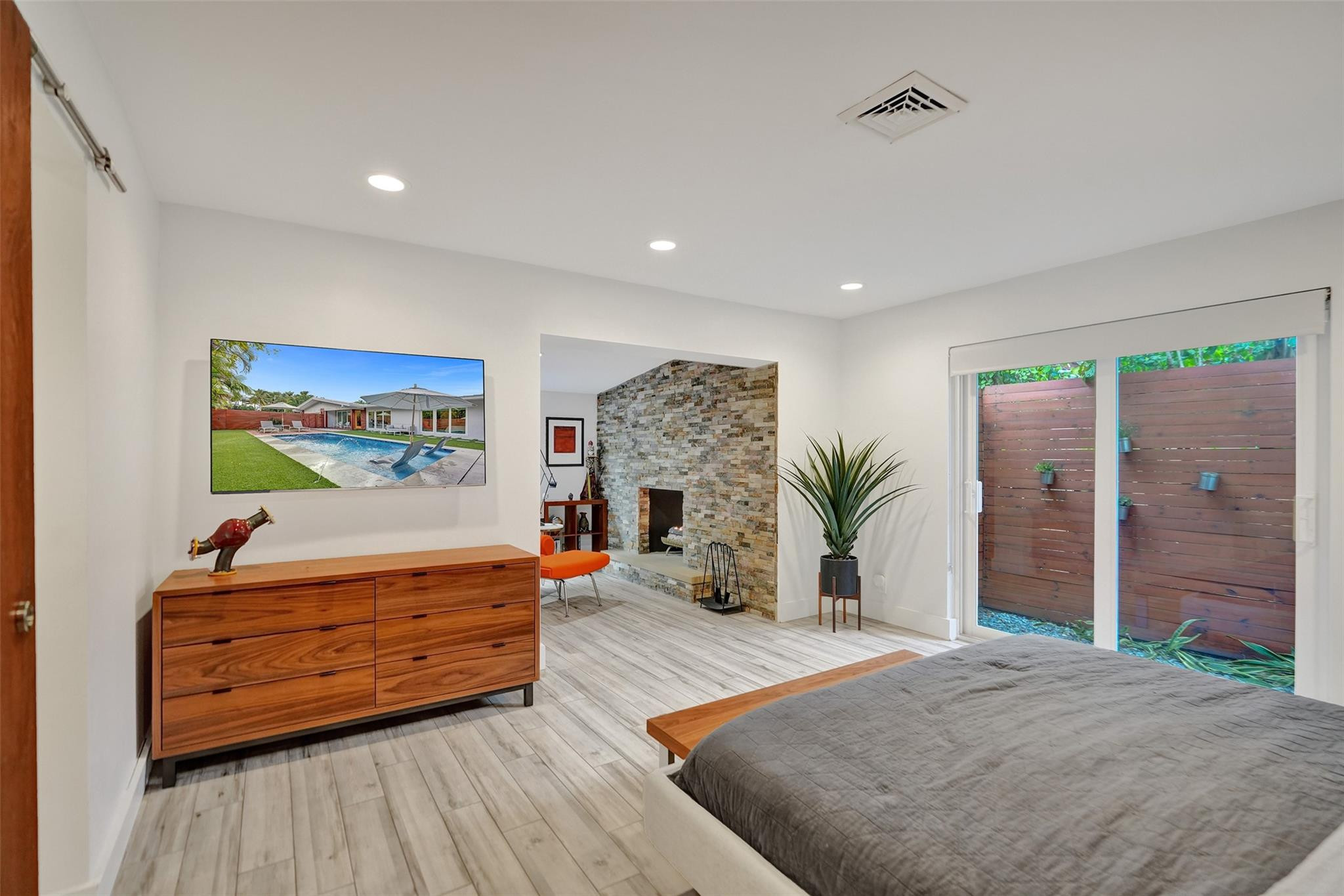 2111 N Ocean Boulevard