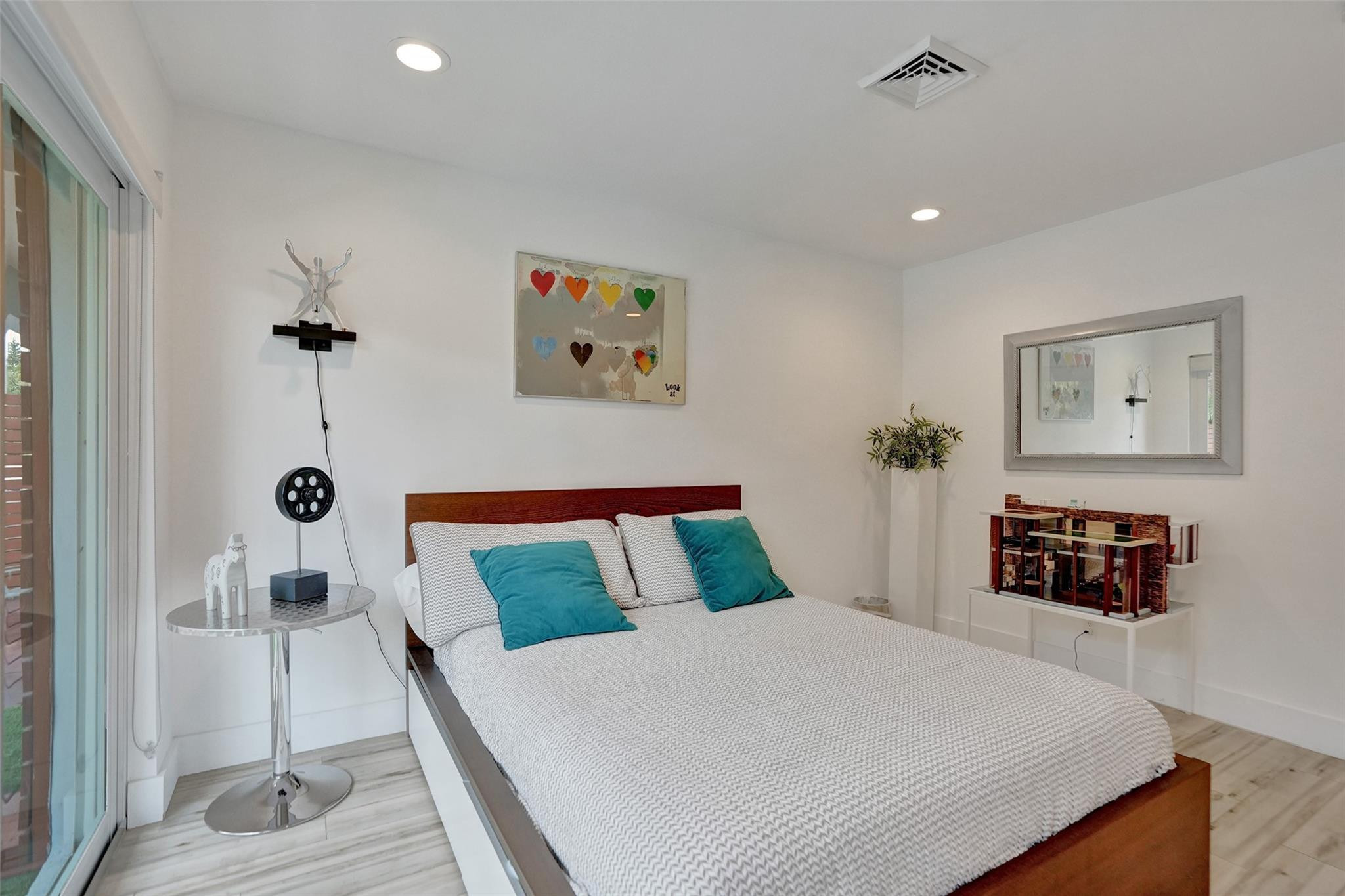 2111 N Ocean Boulevard