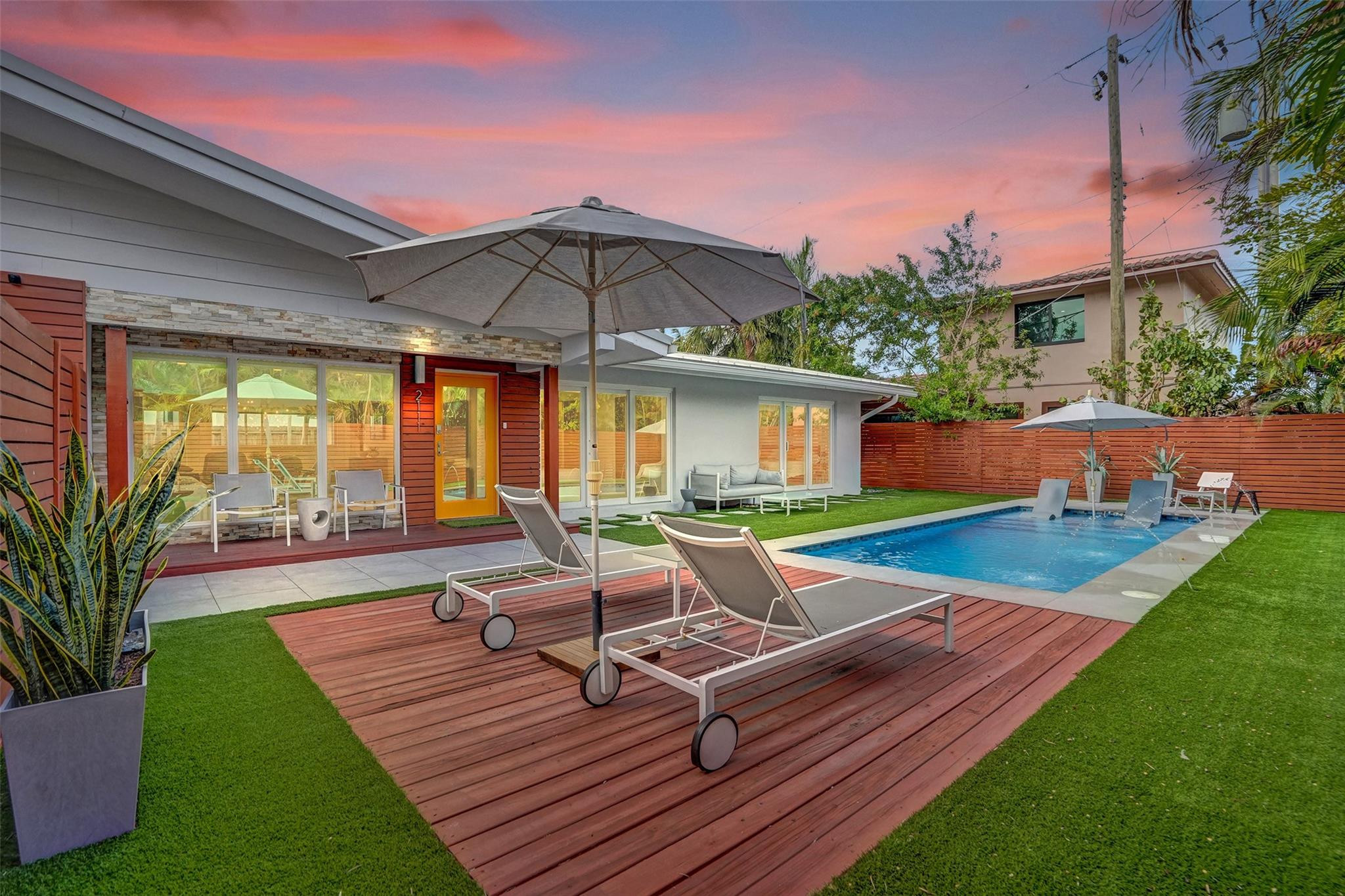 2111 N Ocean Boulevard