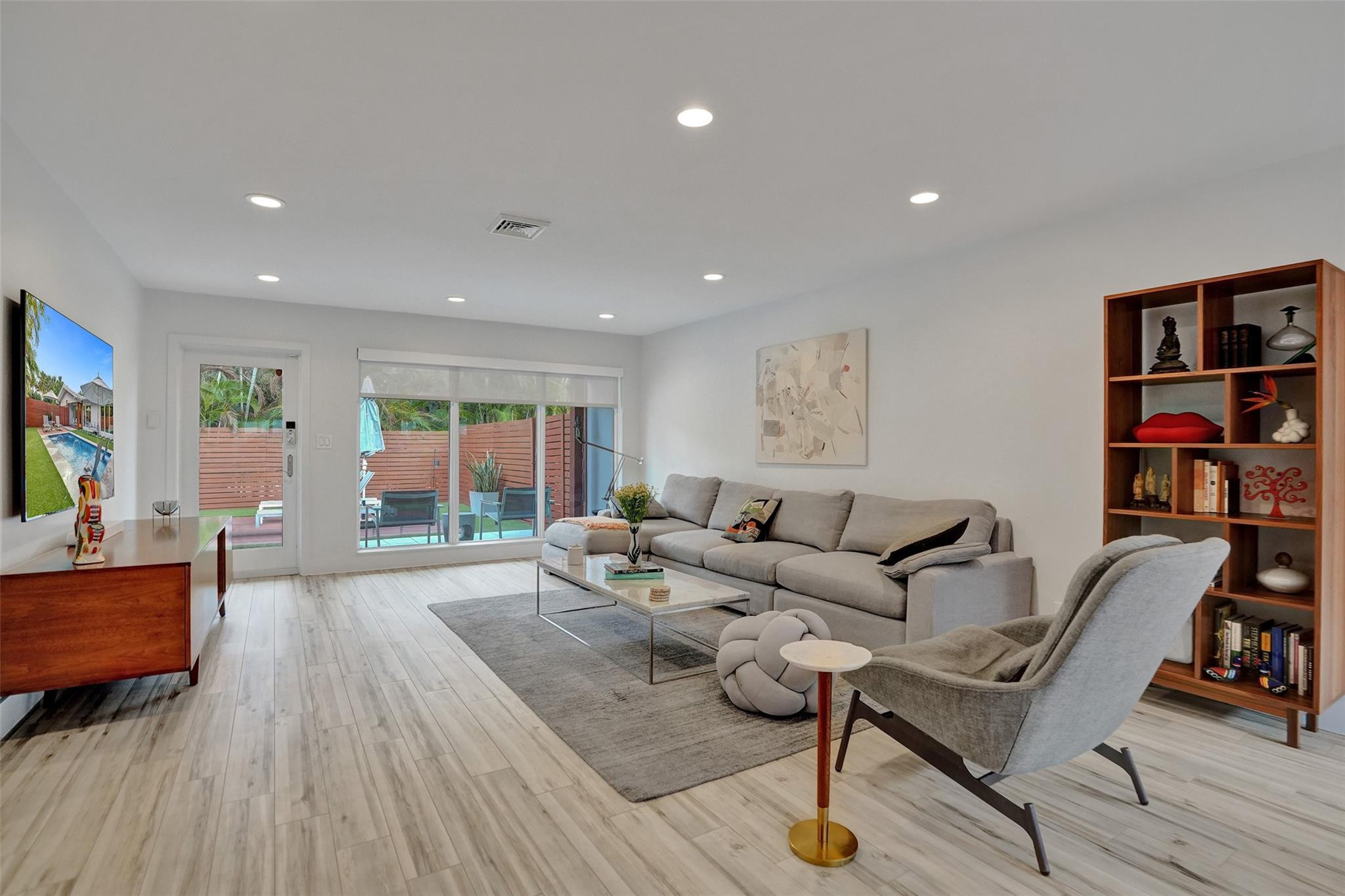 2111 N Ocean Boulevard