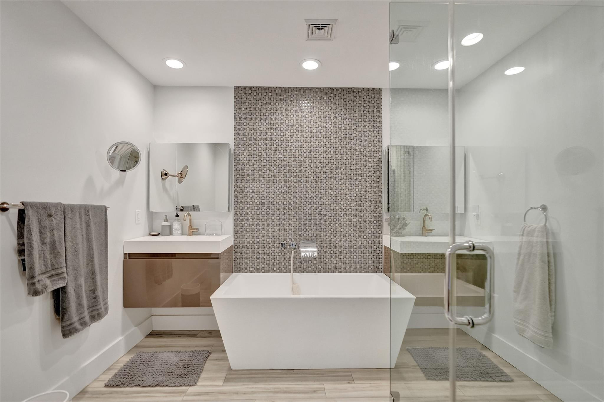 2111 N Ocean Boulevard