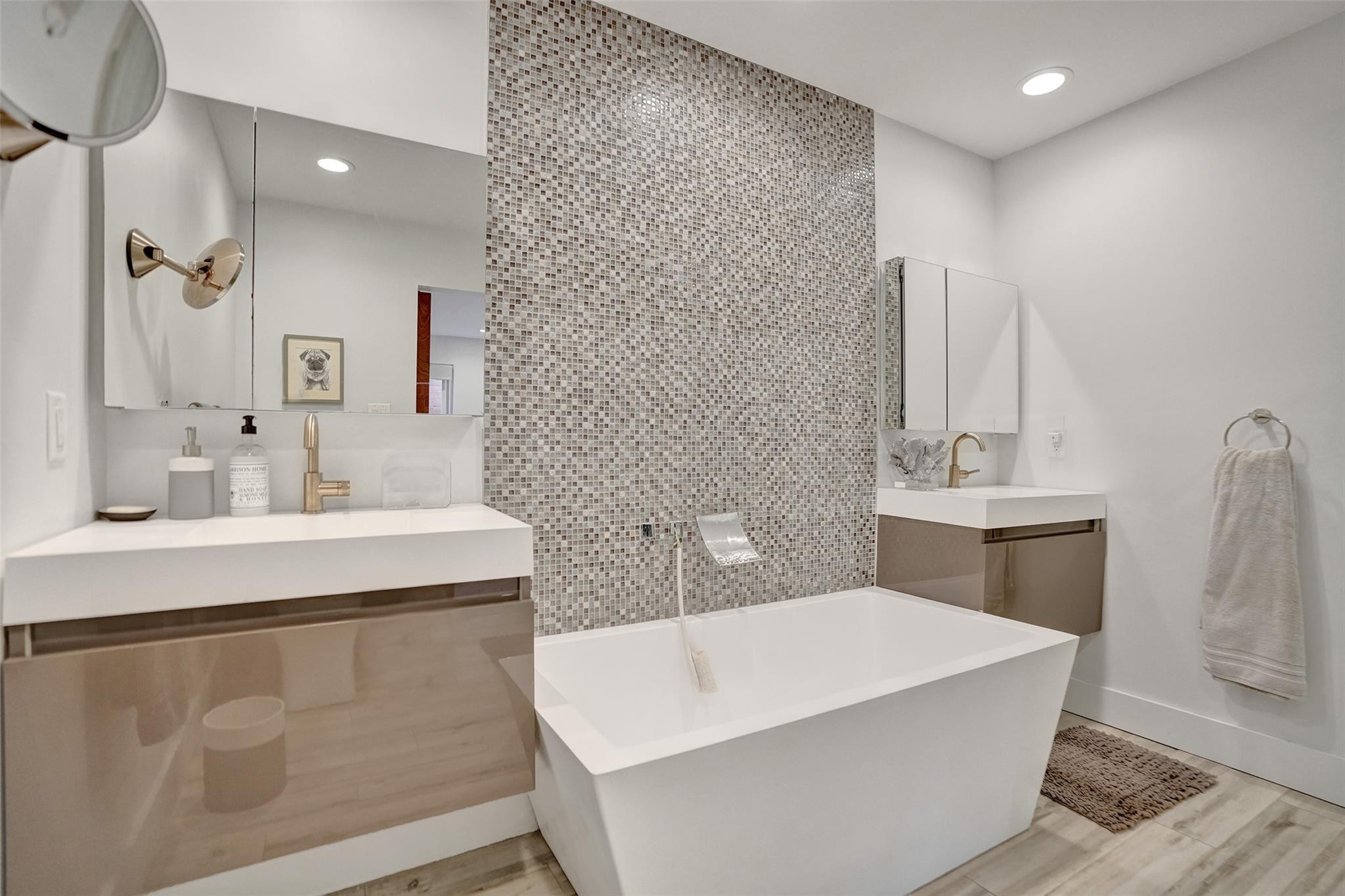 2111 N Ocean Boulevard